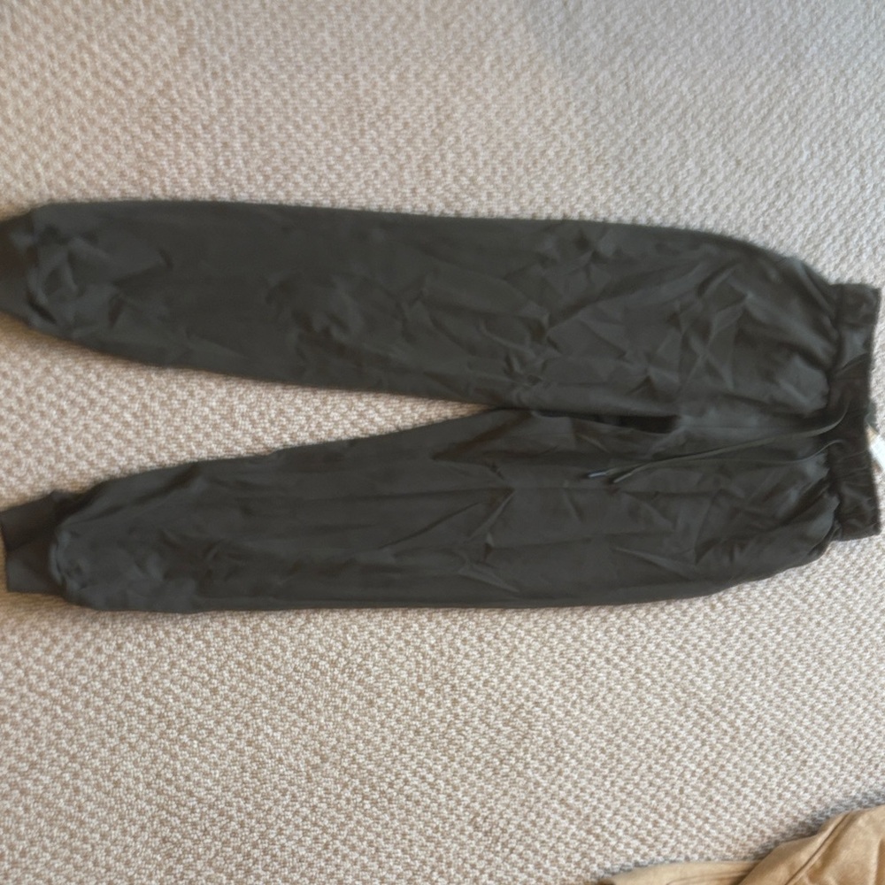 Lululemon size 2 city pant jogger. Drawstring waist. Olive green.